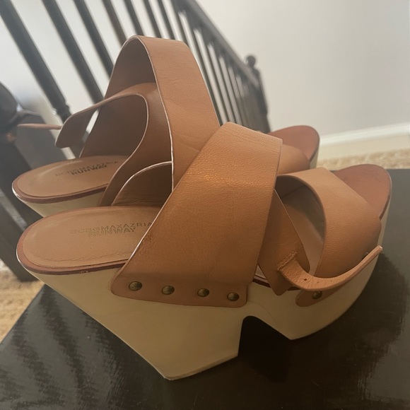 BC BG WEDGE Sandals ! - Picture 3 of 6